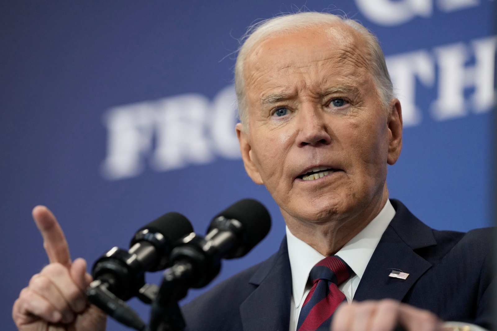Biden sends warning to Trump over ‘dismantling’ economy Biden sends warning to Trump over ‘dismantling’ economy