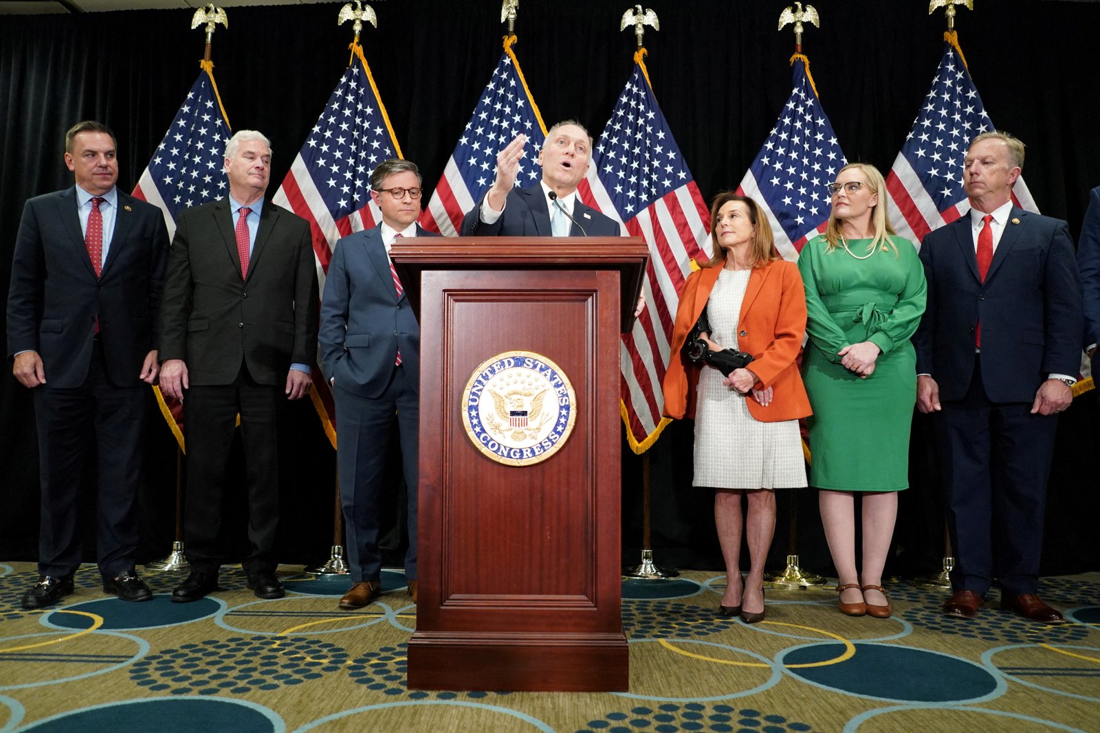 Congress strikes flash funding deal to avert government shutdown Congress strikes flash funding deal to avert government shutdown