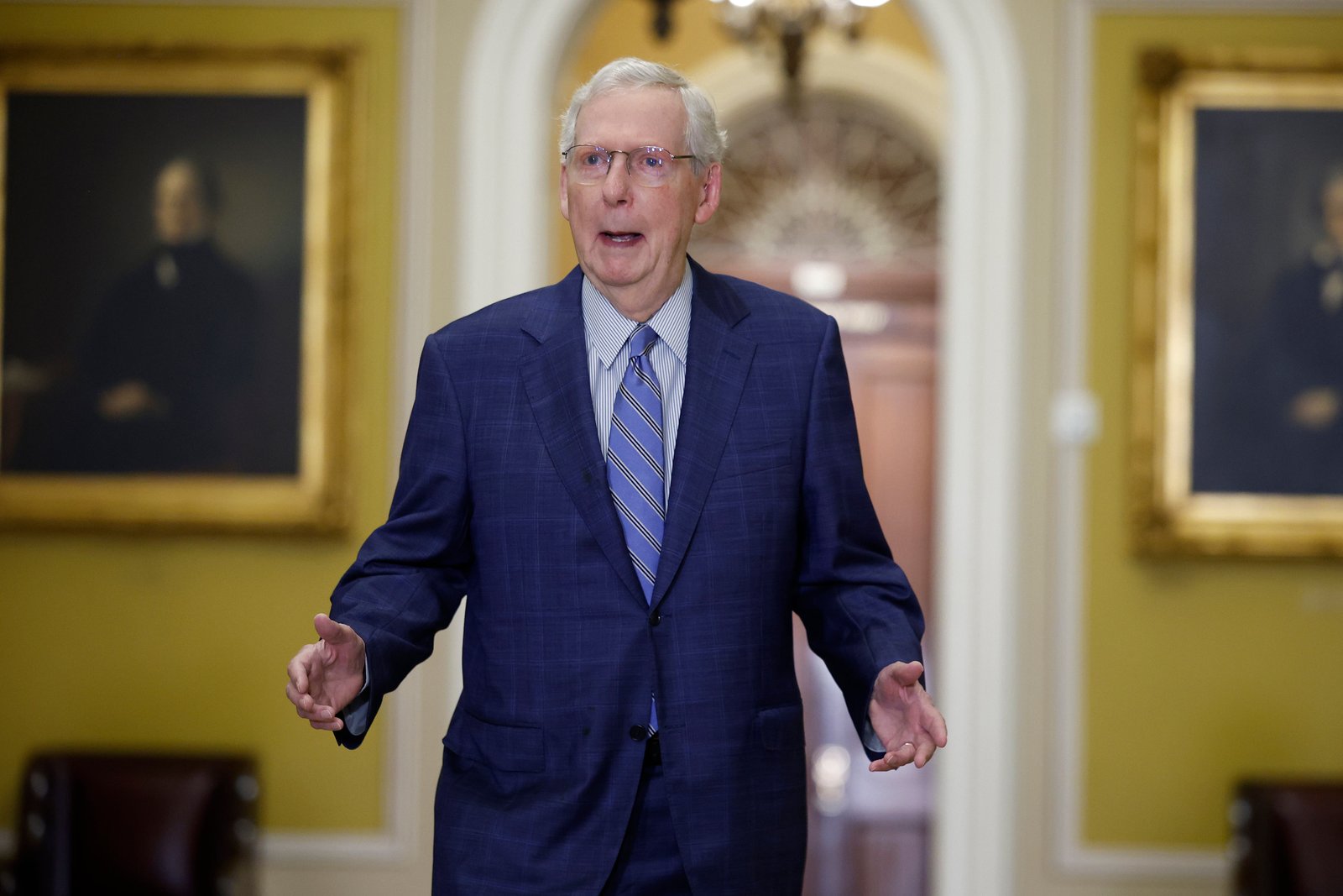 Mitch McConnell gets standing ovation after speech with indirect swipe at Trump Mitch McConnell gets standing ovation after speech with indirect swipe at Trump