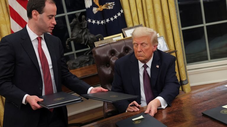 U.S. President Donald Trump signs documents as he issues executive orders and pardons for January 6 defendants in the Oval Office at the White House on Inauguration Day in Washington, U.S., January 20, 2025. REUTERS/Carlos Barria

