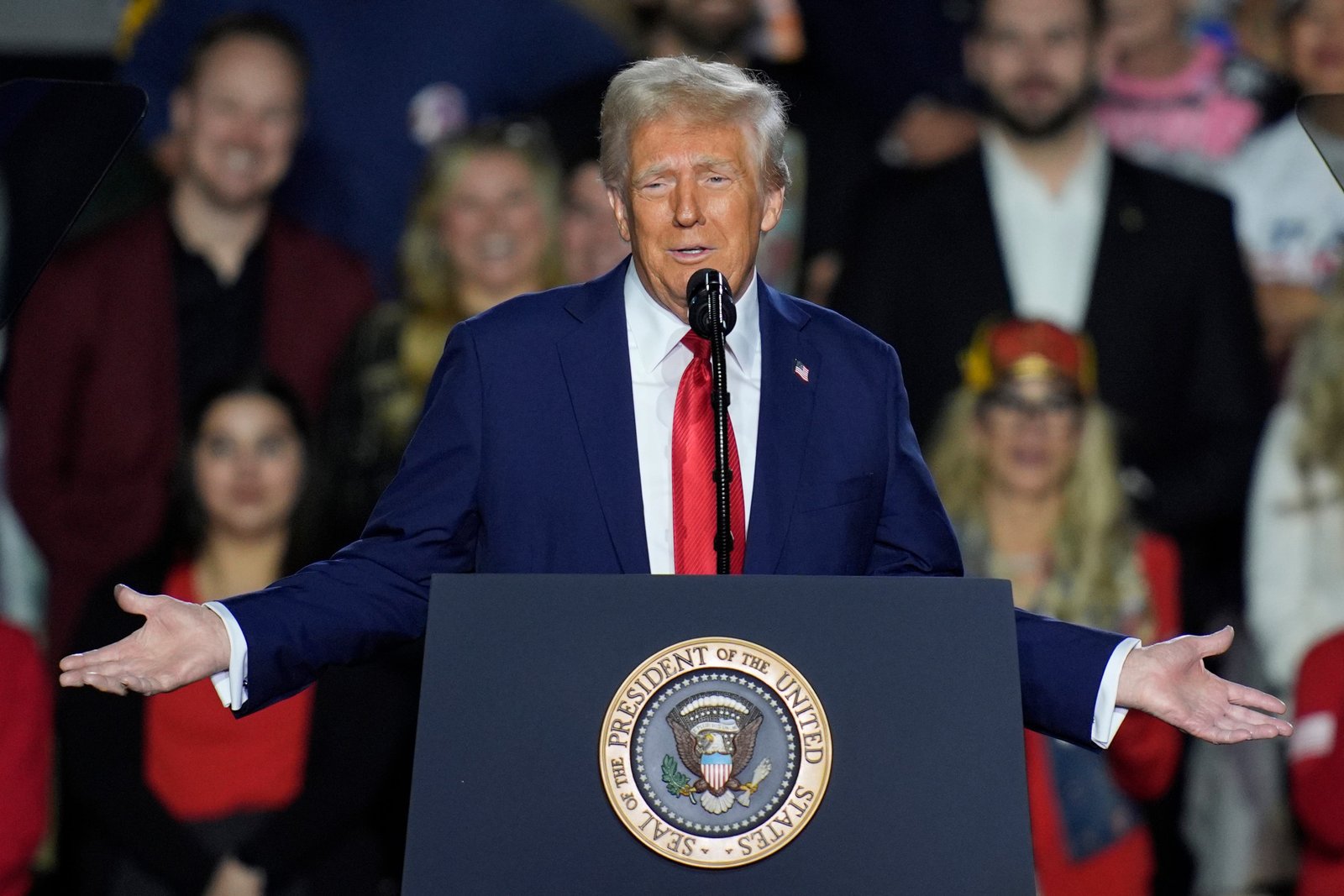 President Trump says ‘nobody knows’ America’s population (it’s 331 million) President Trump says ‘nobody knows’ America’s population (it’s 331 million)