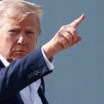 President trump point at a reporter